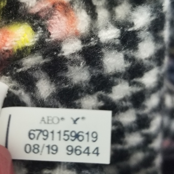 Aerie NWOT Plaid Wide Blanket Scarf - Picture 7 of 7